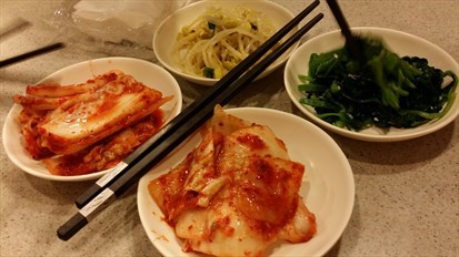 韓式前菜 - 泡菜；送 3 碟，泡菜另叫 $10 碟