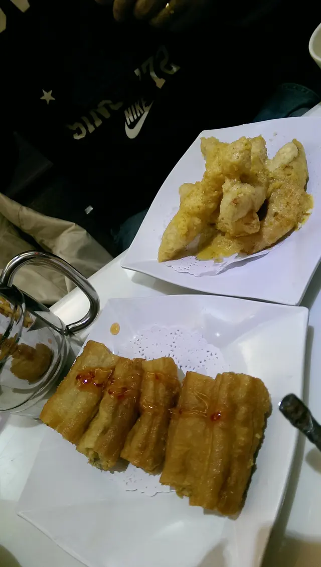 下:鬼馬油炸鬼  上:芝士黃金蝦