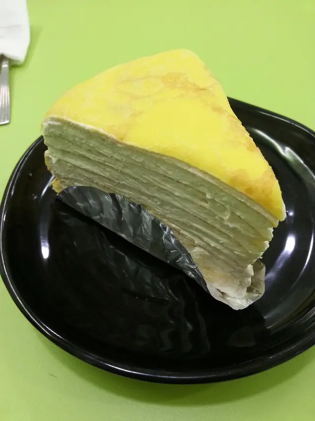 以為切開入面會有榴槤肉, 結果係無...被騙