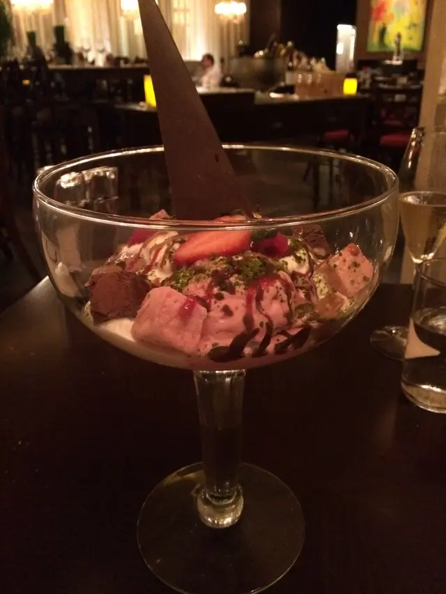 Bene's Giant Sundae
