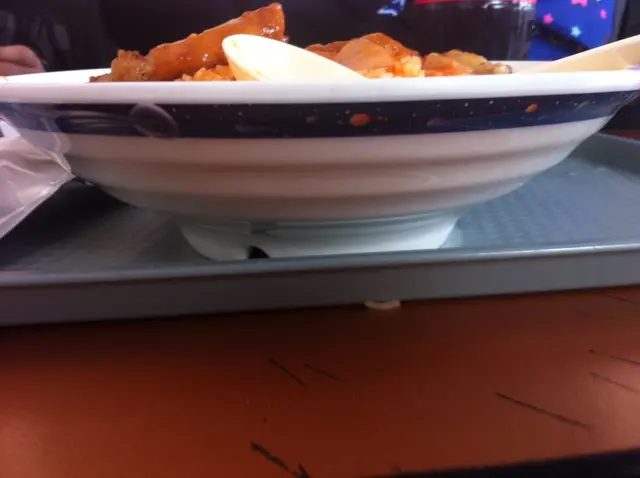 碗邊有宇宙圖案