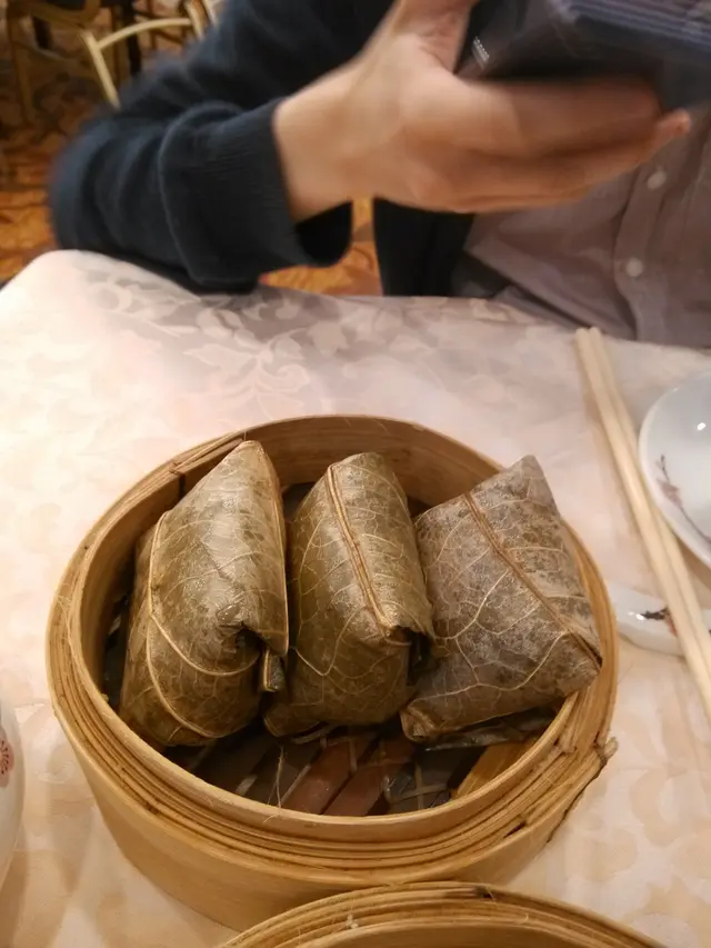 珍珠雞有兩個版本-汁多VS汁少, 呢度珍珠雞係汁少既版本, 個人就冇咁鐘意, 但入面有雞肉, 咸蛋黃, 菇, 算足料