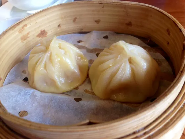 蟹粉同豬肉適量，不過皮就唔係話特別通透，可以接受