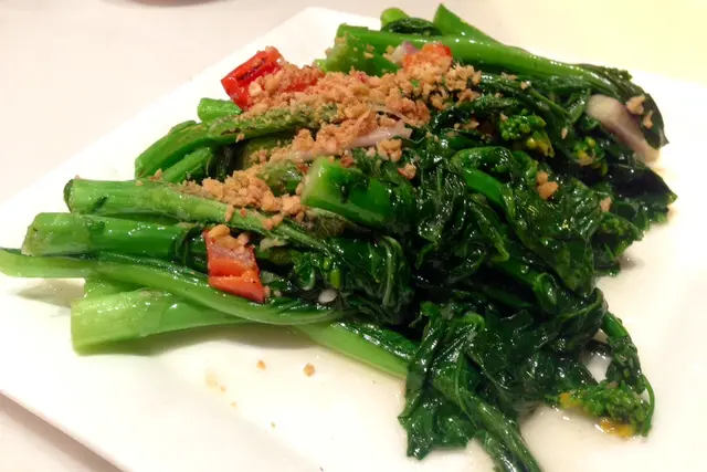 份量充足，菜亦新鮮，只係油多咗啲