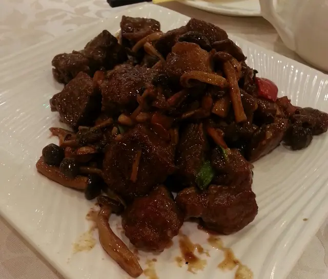 蒜片雜菌牛柳粒