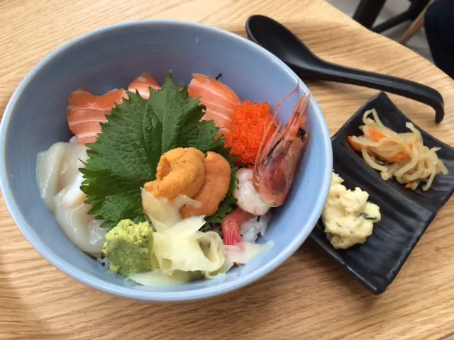 海膽、三文魚、帆立貝、甜蝦 ($98)