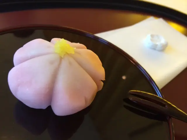 櫻花模樣的和菓子