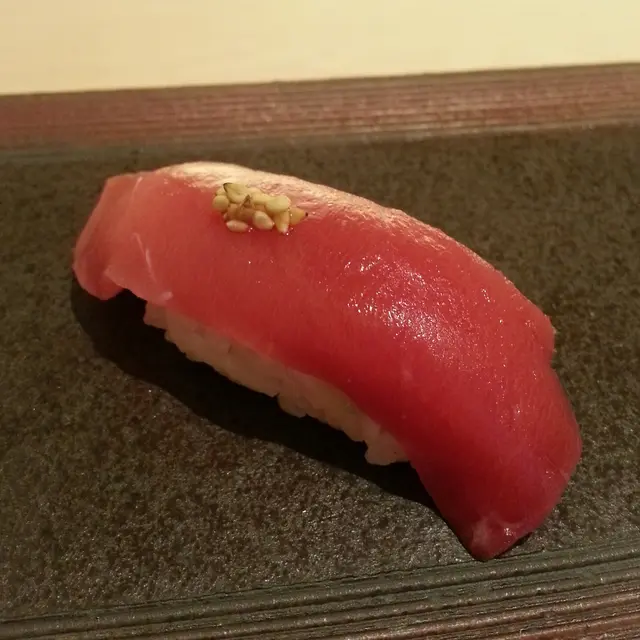 綿軟、一咬即斷,完全不腥,魚脂味很香,好吃!