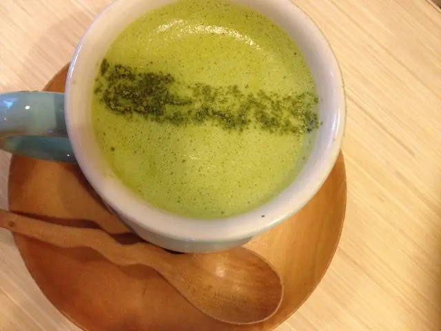 熱泡沫鮮奶綠茶