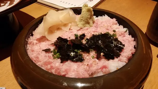 生吞拿魚飯