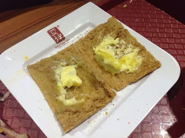 牛油就多 咖椰醬幾乎食唔出 劣呀！