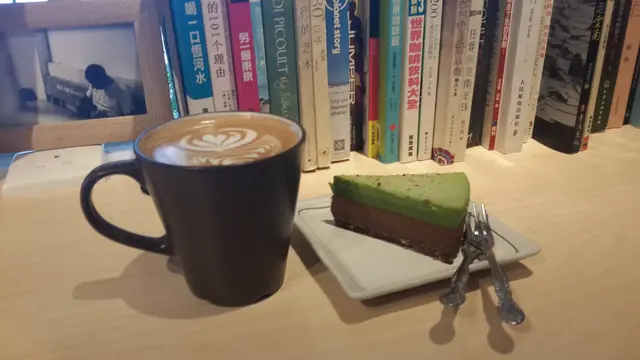 Rose latte + 抹茶棒子蛋糕