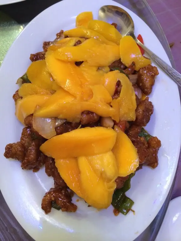 咕嚕肉配mango更好味。咕嚕肉炸得很脆口，肉又入味。top three之選
