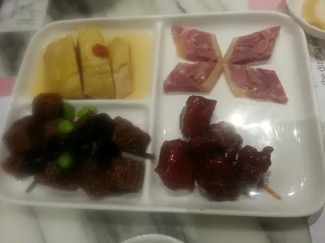 醉雞酒味很足,還有酵夫,排骨和肴肉