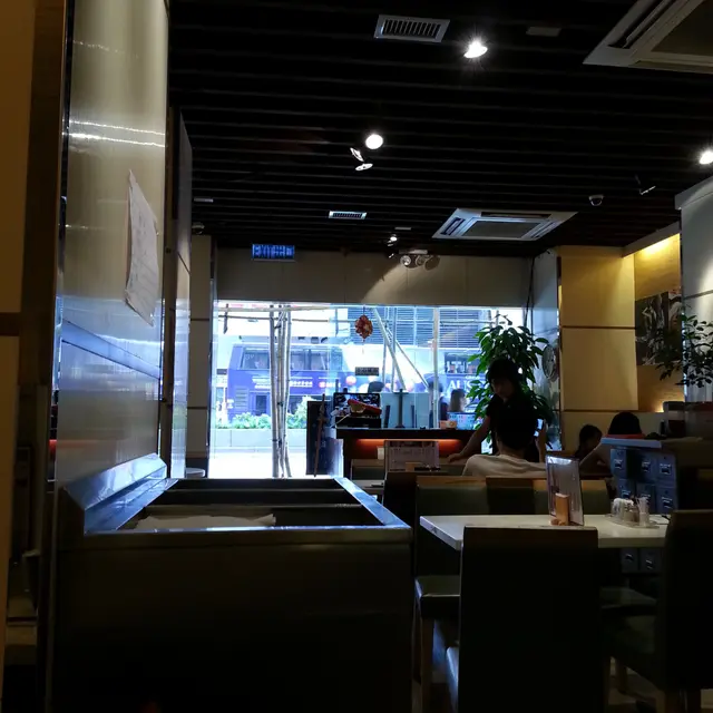 內局有點凌亂感