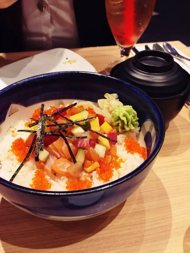 魚生丼連麵豌湯