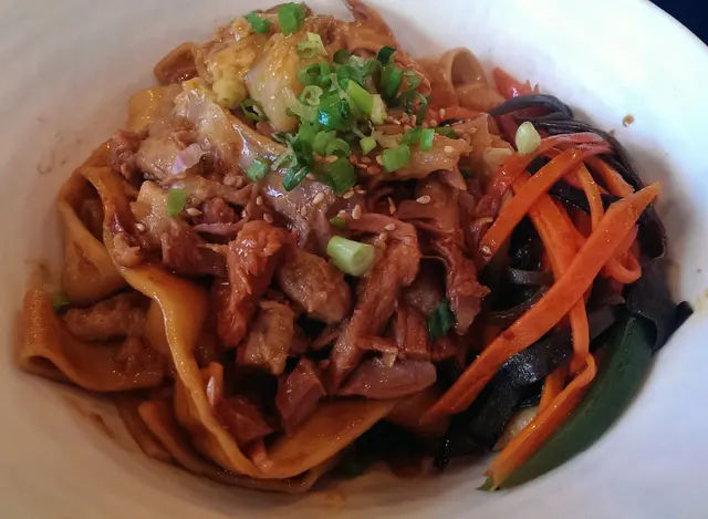 柚子豬軟骨撈粗麵