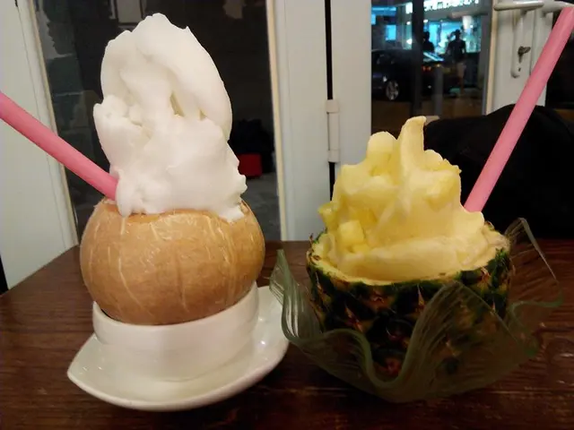 菠蘿冰及椰子冰