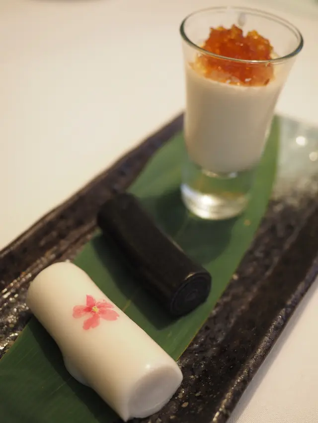 粉櫻花杏汁卷 l 黑白芝麻卷 l 薑汁奶凍