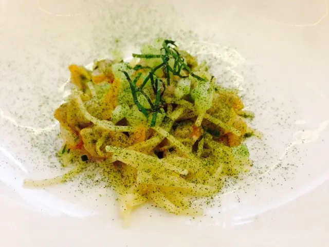 Clams and spaghetti with parsley