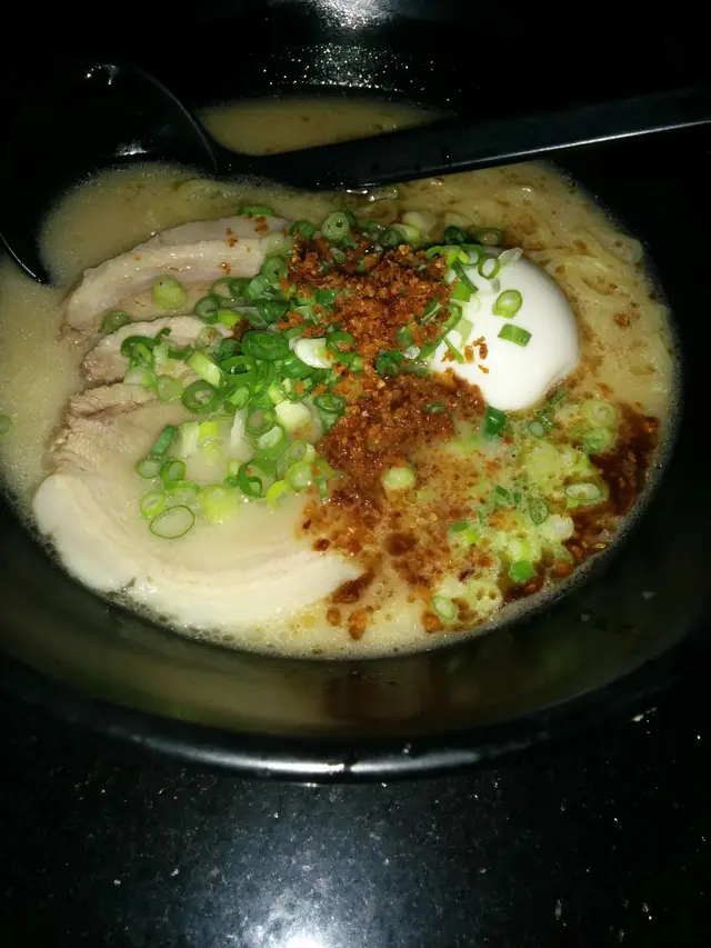 黑蒜豬骨拉麵