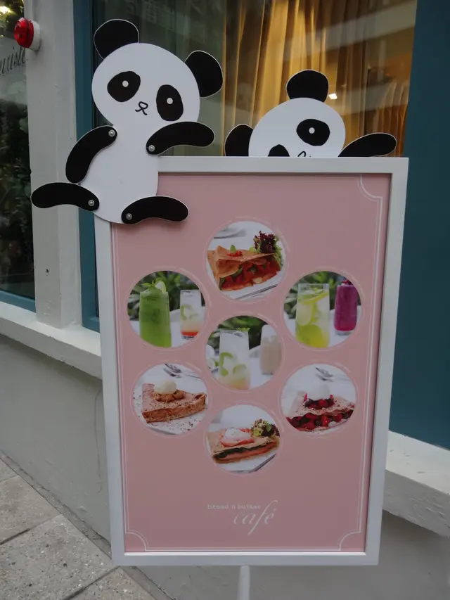 這裡主打供應法式班戟 crepe 及甜品、咖啡...等輕食!
