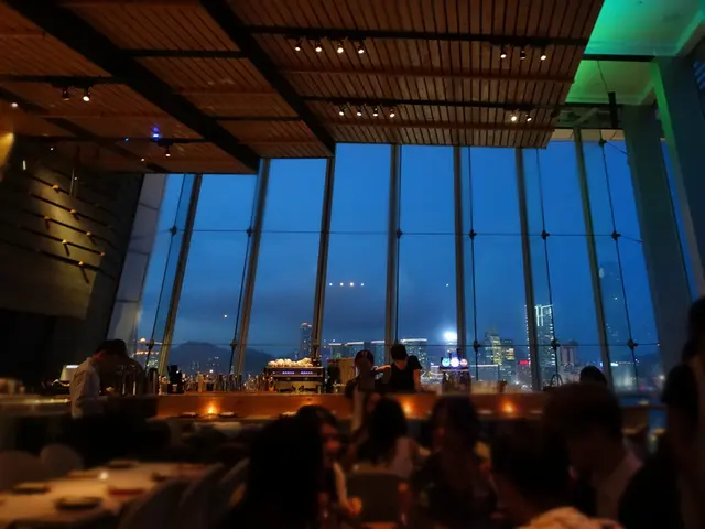 落地大玻璃, 樓底很高