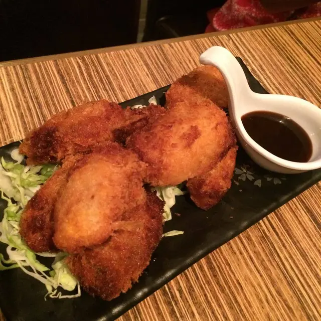 除o左燒物呢度仲有其他炸物 我超鍾意食蠔, 呢個吉列蠔粉唔會好厚 入面juicy