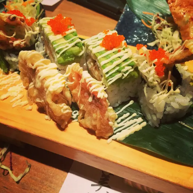 牛油果軟殼蟹卷$63