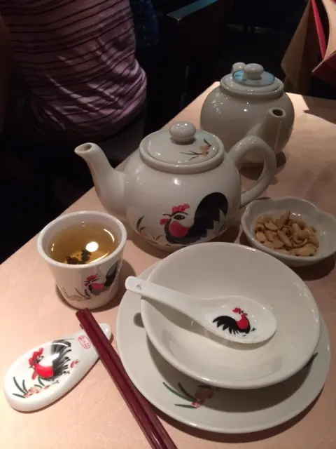 水墨畫風的公雞圖案很可愛