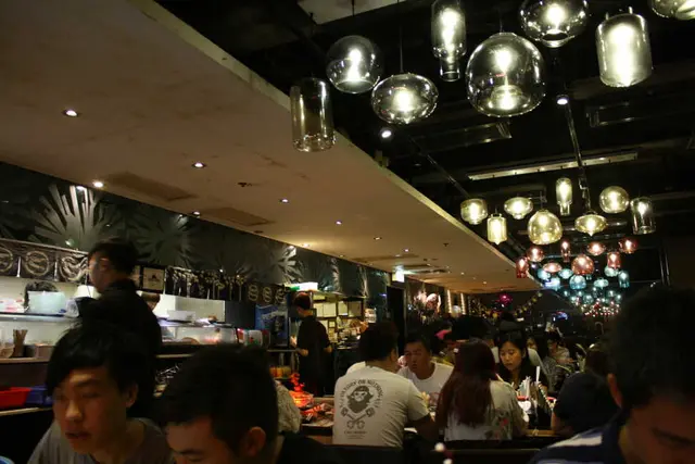 晚上9時重全場滿座