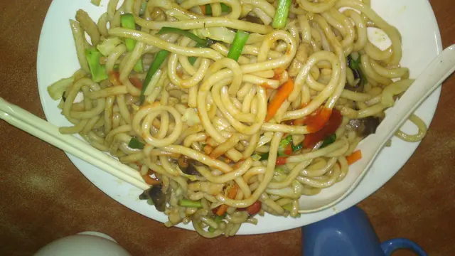 加左辣椒醬嘅上海粗炒！