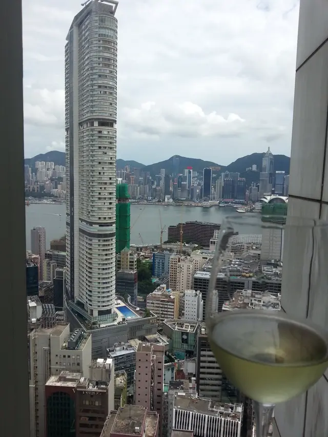 落地大玻璃維港景