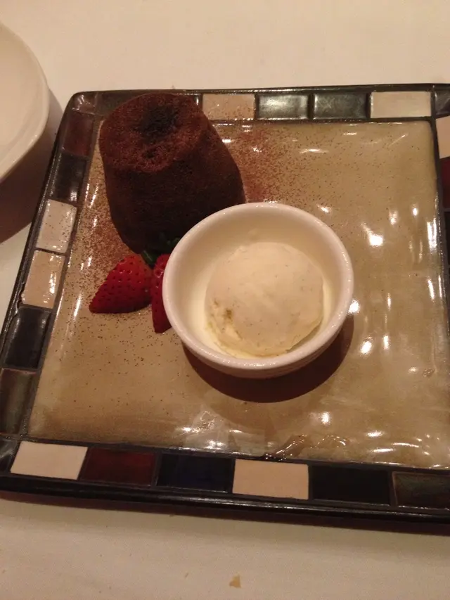 朱古力熔岩蛋糕配雪糕