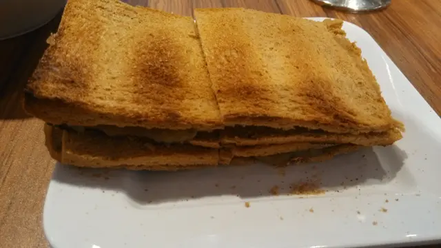 咖椰牛油吐司 $18