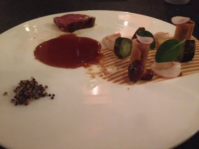 鴨肉呈微粉紅色,剛熟幼嫩