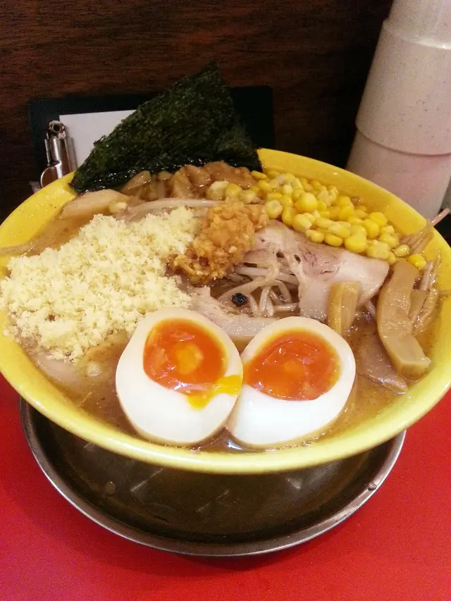 即是所有材料都有例如雜菜、芽菜. 、筍絲、粟米、叉燒