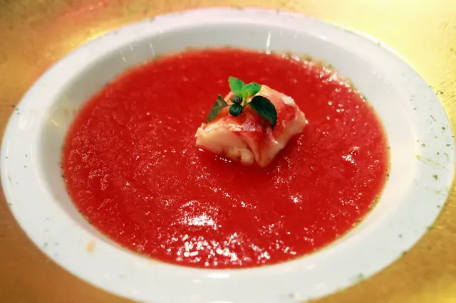 Cream of organic ”San Marzano” tomatoes with crabmeat and dried oregano from Punta Campanella 南意大利有機