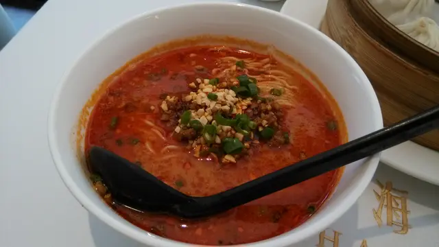 味道帶點酸辣, 不是我喜歡的重花生口味, 麵條硬度適中