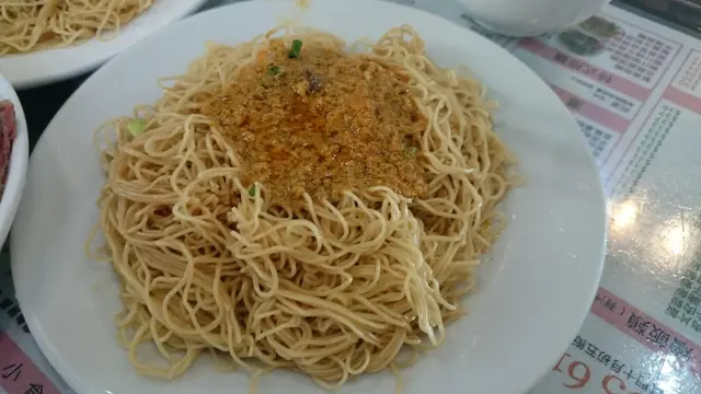 非常邪惡既蟹黃撈麵,黎得牛記梗係要食啦, 唔理得佢膽固醇高唔