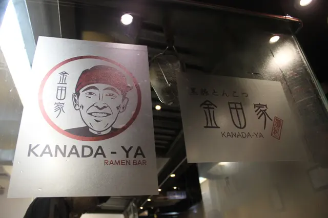 好日本FEEL既LOGO~~ 隔住塊玻璃可以睇到佢煮麵