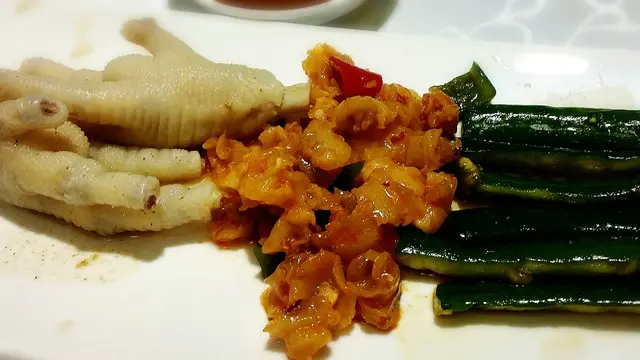 沙薑雞腳，尖椒螺肉，陳醋拍青瓜