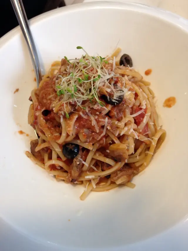 Lingune with diamond clam in sugo sauce