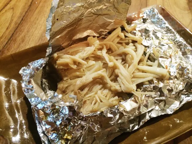 蒜蓉牛油焗金菇($30)