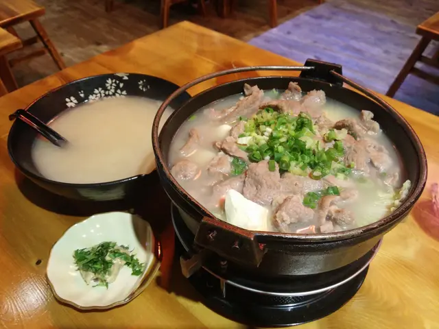 附上一大碗湯,羊肉也不少