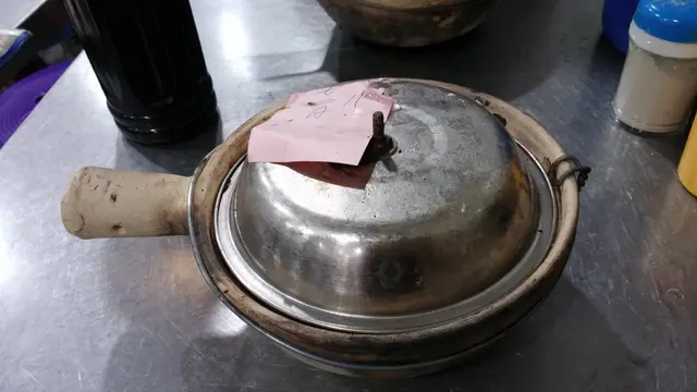 用豉油焗下煲飯先。。