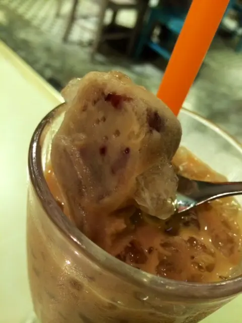 紅豆冰粒粒奶茶 ($38)