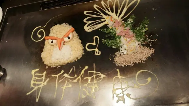 另一邊鐵板枱砌了 angry bird, 廚師好有藝術細胞啊！