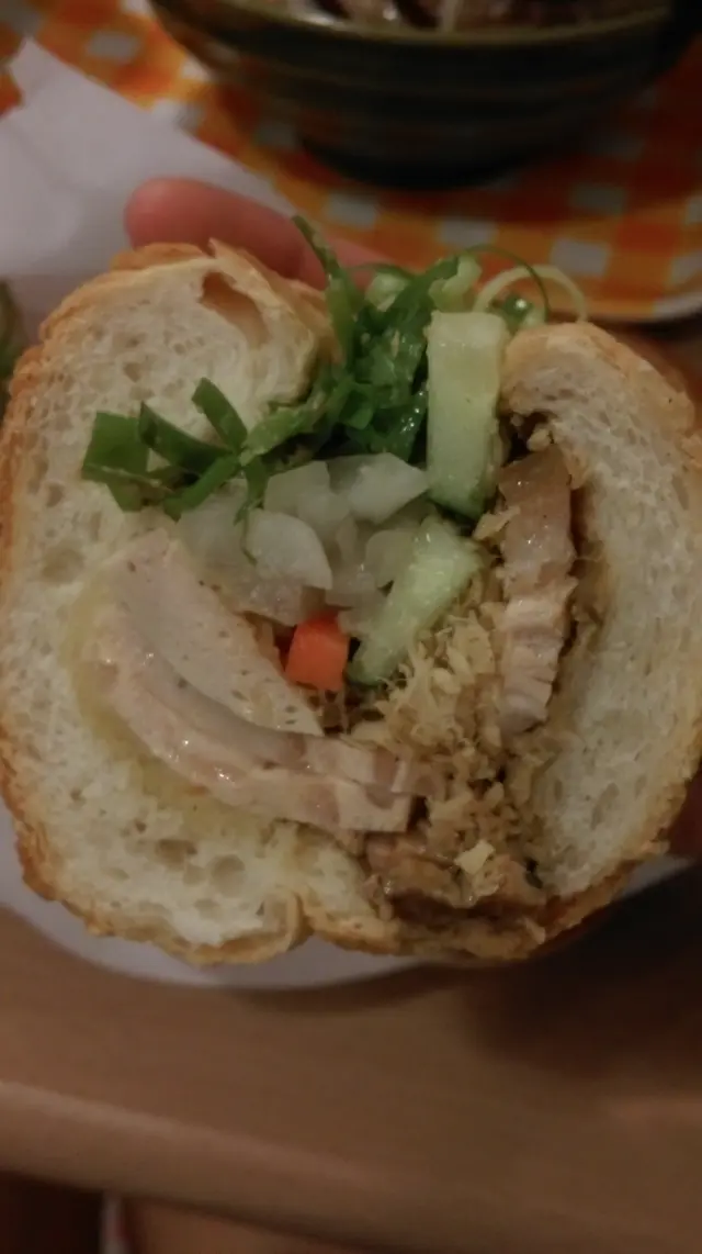 入面有好足料，口感清新，食一個當一餐了。