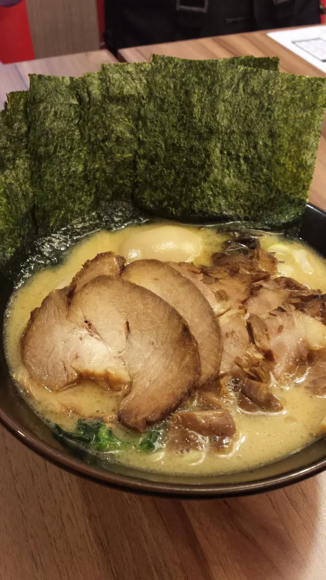 特松醬油豬骨拉麵